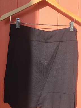 Aluir Women's Black Golf Skirt - Sleek Everyday Staple
